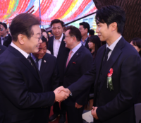 개종한 이승기, 불교대상 수상…이재명 대선후보와 ‘깜짝’ 투샷도