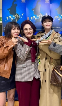 김혜수·송일국 삼둥이 등 엄지 척! 전·현직 아이돌의 쇼뮤지컬 Again ‘드림하이’, 연장 공연 확정