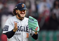 ‘외인 에이스’ 폰세, KBO 3~4월 월간 MVP 선정…한화 투수 ‘7년만의’ 수상 쾌거