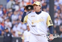 ‘괴물’ 류현진의 ML식 ‘루틴’→선발 ‘통째로’ 훨훨…한화 ‘단독 1위’ 이끌다 [SS시선집중]