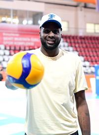 평가전에서도 파워풀한 공격 돋보였다…주목받는 남자부 202㎝ OP 에반스 “어느 팀에 가도 우승 이끌고파”