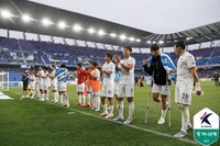 ‘부상 병동’에도 전술 ‘변화’와 젊은 피로 돌파구 마련…포항 박태하 감독이 ‘위기’를 이겨내는 법