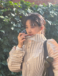 배우 이청아, 독보적 패션 감각으로 시선 집중