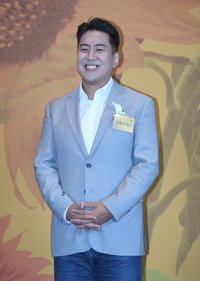 전지현, 파격 보디수트+청바지 ‘압도적 비주얼’