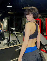 나나, 브라톱으로 드러낸 군살 없는 몸매... 건강+섹시 매력