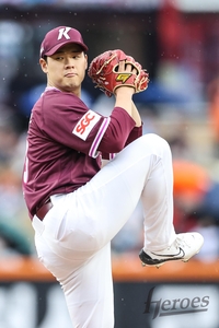 “어깨 거의 회복됐다” 거물루키 정현우, 다음 주 불펜피칭 예정…조금씩 ‘복귀’가 보인다 [SS메디컬체크]