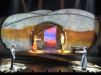 [표권향의 컬처판타지아] ‘실화→동화’ 되는 순간 뮤지컬 ‘라흐 헤스트’, 예술과 결혼한 여자의 애달픈 러브 스토리