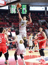 전지현, 파격 보디수트+청바지 ‘압도적 비주얼’