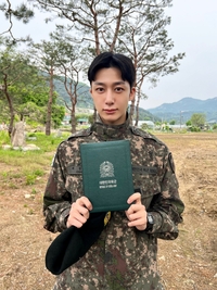 몬스타엑스 형원, 데뷔 10주년 하루 앞두고 만기 전역…몬스타엑스 완전체 성사