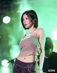 ‘워터밤 여신’ 권은비, 대학 축제서 어깨 드러낸 섹시+청순 매력 폭발