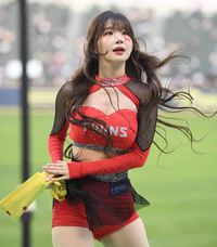 [포토] 치어리더 이주은 ‘LG 승리를 위하여’