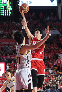 전지현, 파격 보디수트+청바지 ‘압도적 비주얼’