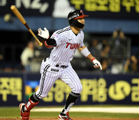 공격력 ‘폭발’→‘단독 선두 탈환’…LG, 키움 12-0으로 완파하고 5연승 질주 [SS잠실in]