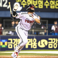 홍창기 ‘무릎 외측 경골 미세 골절’→수술 계획 無…일주일 후 재검진 예정 [SS메디컬체크]