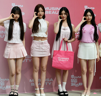 ‘캔디’로 변신한 하츠투하츠, 화이트와 핑크빛으로 성수동을 물들인 8인조 천사들!