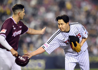 [포토]카디네스 찾아가 사과하는 임찬규