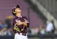 [포토]LG 오지환 상대 홈런 허용에 아쉬워하는 키움 하영민