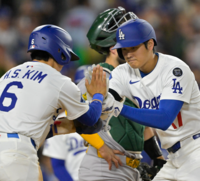 오타니의 밥상 차려주는 ‘친구’ 김혜성…빅리그 첫 5출루 쇼, ‘잔류 청신호’