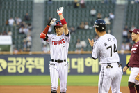 창원 LG 창단 첫 ‘챔프전 우승’…안타 후 ‘농구 세리머니’→LG 야구단 응원도 ‘한몫’ [백스톱]