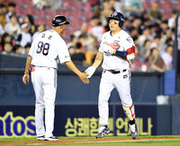 [포토]두산 양의지, SSG 전영준 상대 시즌 6호 홈런