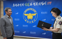김숙자 홍천소방서장, 화재 초기진압 유공자 노재현 씨에 ‘민간인 서장 표창’ 수여