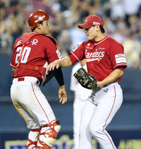 [포토]힘겹게 승리 지켜낸 SSG 조병현, 시즌 7세이브