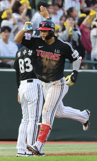 양 팀 선발 ‘전원 안타’→1·2위 간 화끈한 타격전서 LG가 웃었다…롯데 17-9로 제압 [SS사직in]