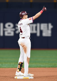 [포토]2루타에 세리머니 하는 키움 카디네스