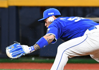 [포토]삼성 박병호의 얼굴을 스치는 송구