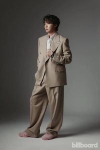 제이홉 “이제 시작일 뿐이다”…美 ‘빌보드 매거진’ 커버 장식했다