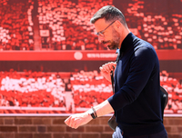 퍼거슨의 제자들은 하나 같이 감독 재능 없다? 레스터 강등 못 막은 판니스텔로이도 경질 위기