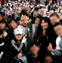 ‘우승컵 번쩍’ 손흥민-박서준, 스페인에서 빛난 우정 ‘절친 맞네’