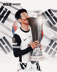 ‘태극기’ 배경으로 우승 트로피에 입 맞추는 사진…英 BBC도 손흥민 우승 조명 “성인 무대 첫 우승”