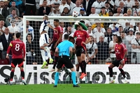 ‘무관 탈출’ 손흥민이 해냈다! 감격의 첫 우승→‘존슨 결승포’ 토트넘, 맨유 1-0 꺾고 유로파리그 정상 [UEL 리뷰]