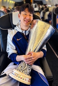 손흥민, 우승메달 걸고 금의환향…UEFA “실수, 진심으로 사과”