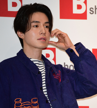 패셔니스타 이동욱, 오늘의 포인트는 워크웨어 재킷에 생지 데님!