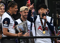 “손흥민 벽화 새겨라”…킹, 케인 이어 세번째 요구 목소리 ‘레전드 대우 당연’