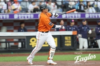 “쉴 때 잘 쉬어야” 쇄골 타박 채은성 선발 제외…‘병살타’ 루키 이민재, 전격 선발 출격 [SS시선집중]