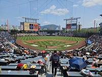 “한화라서 행복합니다” 한화생명 볼파크, 한화 팬 ‘활짝’…롯데 팬은 ‘부러움’ [SS현장속으로]