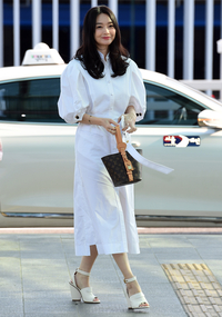 출국장의 신민아, 오늘의 공항패션은? [포토]