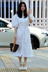 신부의 자태 신민아, L사 가방은 포인트! [포토]