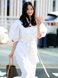 출국하는 신민아, 공항을 런웨이로 만드는 마력! [포토]