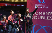 [포토] 복식 수상자들과 기념촬영하는 신유빈-유한나