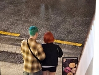 현아, ♥용준형과 동반 파격 변신 ‘힙한 신혼 감성’ [★SNS]