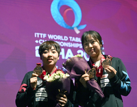 [포토] 신유빈-유한나 ‘동메달 목에 걸고 포즈’