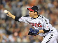 [포토]승리 지켜내는 LG 박명근, 시즌 4세이브