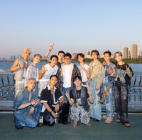 ‘다이어트 대성공’ 방시혁, 세븐틴 사이에서도 돋보이는 비주얼 [★SNS]