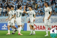 멍든 눈으로 대표팀 승선 ‘자축포’ 쏘아 올린 전진우…전북, ‘김병수 감독 지켜본’ 대구 4-0으로 꺾고 선두 등극