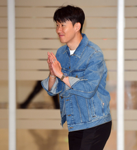 인사하는 손흥민, 기도하듯이~ [포토]