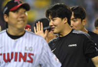 [포토]시즌 8승로 다승 공동 선두로 올라선 LG 임찬규